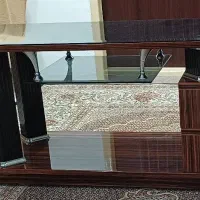 میز تلویزیون شیک و براق و خیلی محکم و قوی