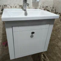 روشویی با آینه باکسی