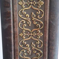 کتیبه چوبی قهوه ای