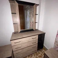 میز و آینه آرایش ۴ کشو سالم بدون خط و خش