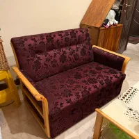 مبل در حد نو ۲ تا یک نفره و یک دو نفره با میز