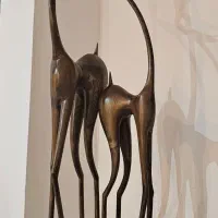 مجسمه غزال عاشق چوبی
