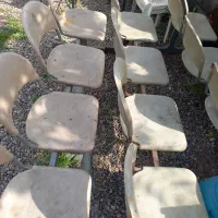 تعدادی صندلی