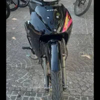 یک دستگاه موتور سیکلت در حد وکم کار