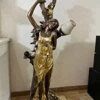 اباژور ایستاده کنار سالنی|چراغ خواب و آباژور|شاهین‌شهر, امیرکبیر|دیوار