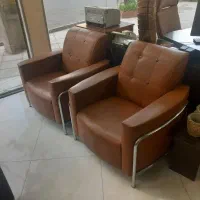 نیم ست با میز وسط چوبی و دو عدد صندلی انتظار