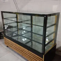 ویترین مکعبی قنادی و نان فانتزی