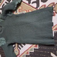 یک لباس گرم نظامی و یک پیراهن مناسب کار