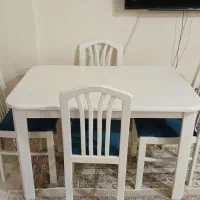 میز ناهار خوری سفید رنگ سالم و کمد ومیز جلو مبلی