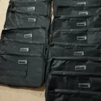 دونفر خانم اشنا با خیاطی با چرخ صنعتی