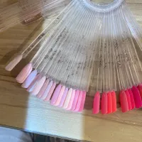 ناخن کار حرفه ای