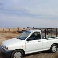 راننده با پراید وانت برای حمل بار