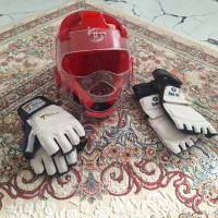 کلاه و دو جفت دست کش تکواندو