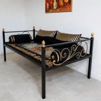تخت فلزی، تخت اهنی، تخت باغی، تخت فرحزادی، نیمکت|تخت و سرویس خواب|شیراز, کوزه گری|دیوار