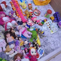 تعدادی عروسک درحدخیلی نوامناسب سیسمونی|اسباببازی بچه|پرند, فاز ۶|دیوار