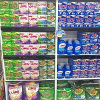 فروشنده خانم پروموتر درفروشگاه توضیحات خوانده شود