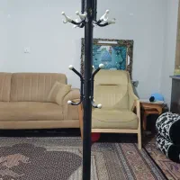 چون لباس در حد نو کاملا سالم وتمیز با پایه محکم