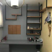 میز تحریر و کتابخانه