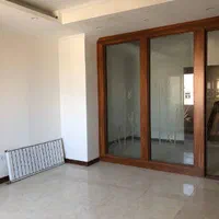 فروش یک واحد اداری نو ساز تزیین شده با چوب
