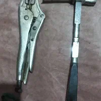 انبر قفلی و چکش عطیقه حکاکی شده زنجان