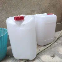 حدود سی عدد دبه بیست لیتری