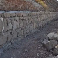 استادکار سنگ کاری پی بصورت نواری وسنگ فرش