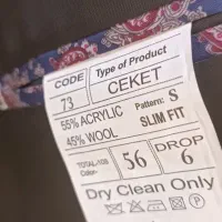 چند دست کت و شلوار|لباس|ری, شهادت|دیوار