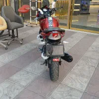 آپاچی 180 قرمز