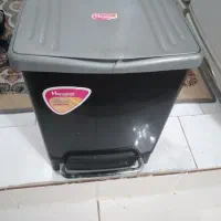 سطل زباله پدالی