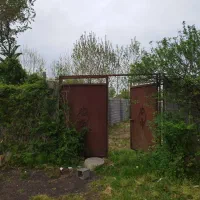 740متر زمین مسکونی بانسق معتبر بفروش می‌رسد.