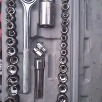 تعدادی ابزار بفروش میرسد.