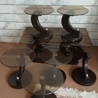 5 عدد عسلی و یک میز بزرگ