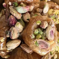 تعدادی فروشنده  آقا شیفت شب