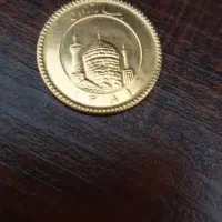 دو عدد نیم سکه غیر بانکی ۳۰۰ زیر تابلو