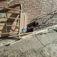 چوب پرده،  کتیبه،  مقداری وسایل موجود در انبار
