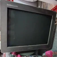 یک عدد کامپیوتر با کیبورد و کیس