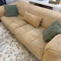 نیم ست راحتی در حد نو به همراه میز و کنسول