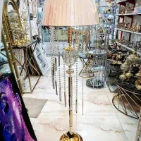 آباژور ایستاده کنارسالنی (تخت جمشید)|چراغ خواب و آباژور|اهواز, حصیرآباد|دیوار