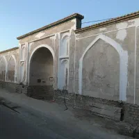 ساختمان-سنتی-نیمه-کاره-با-قدمت-قاجار