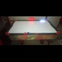 میز ایرهاکی تمیز موجود در شهرستان نایین