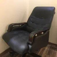 صندلی|صندلی و نیمکت|تهران, آبشار تهران (دریاچه)|دیوار