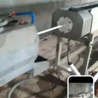 خط لوله سفید و سبز ساختمان