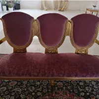مبل کلاسیک ۷ نفره در حد نو به همراه میز وسط
