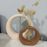 دکوری های سنگ مصنوعی وشمع های استوانه ای