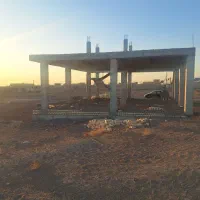 زمین مسکونی با سقف و ستون