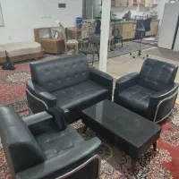 دودست مبلمان اداری به همراه میز بزرگ