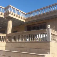 نمای ساختمان .نصب نرده سنگی