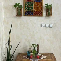 صندوقچه وپنجره سنتی به همراه دوعدد شمعدان