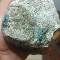 سنگ زمرد سبز رو بستر سنگ|جواهرات|شیراز, قصرالدشت|دیوار