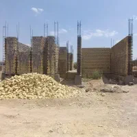 زمین-همراه-با-اسکلت-زیر-سقف